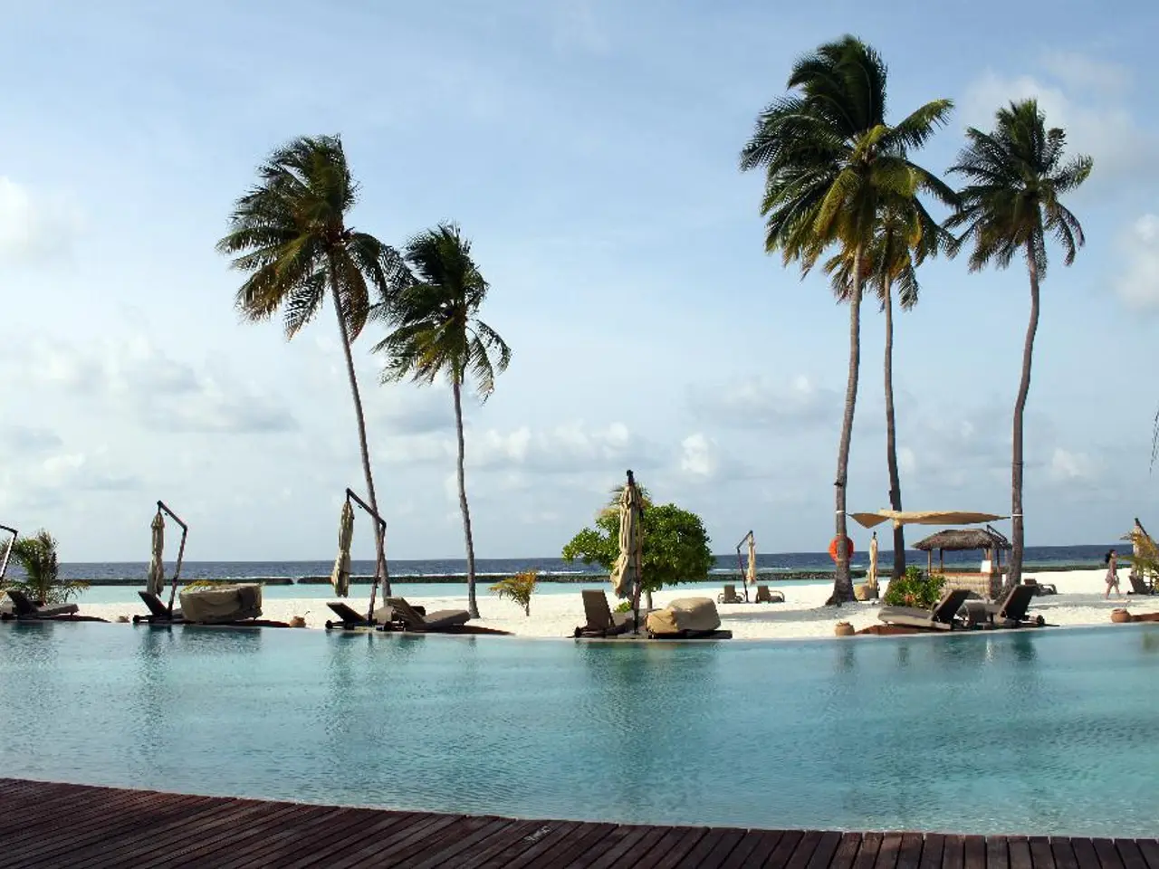 Water Features and Laundry Facilities Installed on Central Beach for Comfort of 420,000 Visitors