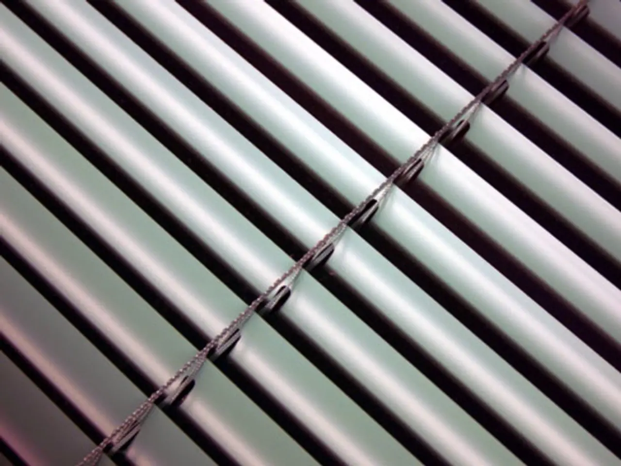 Instructions for Choosing Robust Window Locks for Enhanced Home Safety