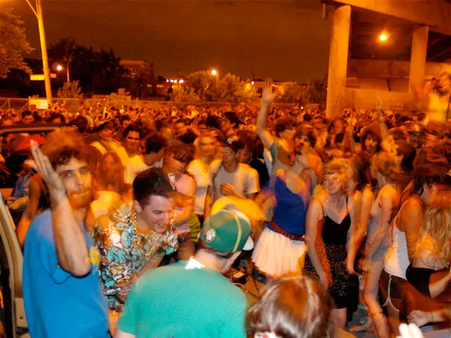 Weekend events: Neversea Kapital concert, TIFF retro viewing in Bucharest, Smallest Art Event...