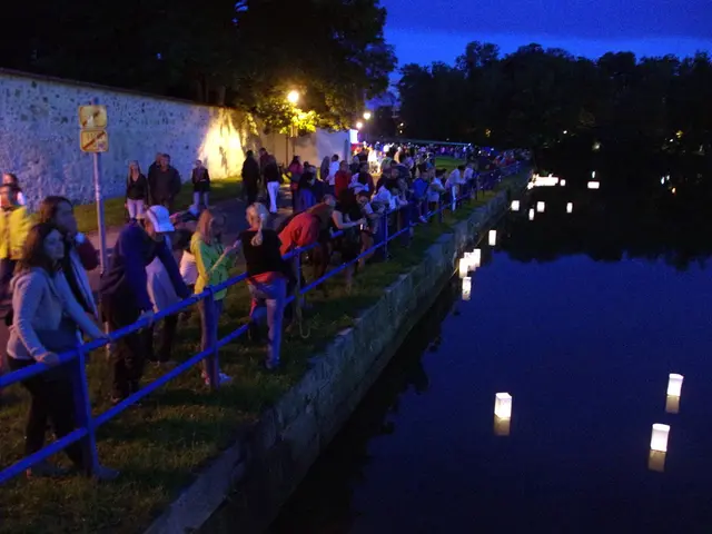 Exploring Lackford Lakes under the cover of darkness, biofluorescent walk