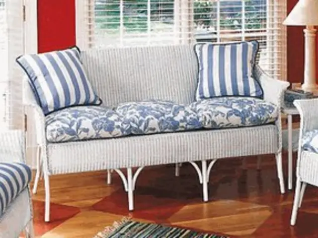 Save on outdoor furniture and décor sales now!