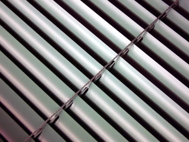 Instructions for Choosing Robust Window Locks for Enhanced Home Safety