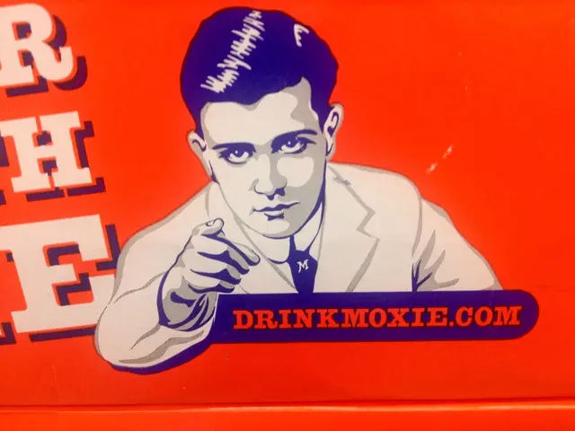 Winners of PlakART competition awarded with original Solinger paintings for living room decorations