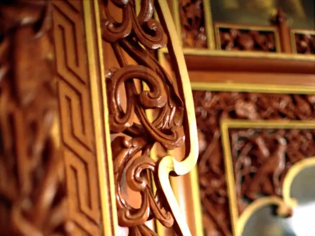 Gen Z's fascination with unconventional mirrors is a fad that's worth emulating