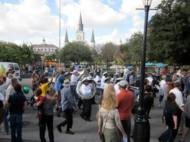 Night-time illumination in Solingen: music, lighting, and open access to the glass workshop