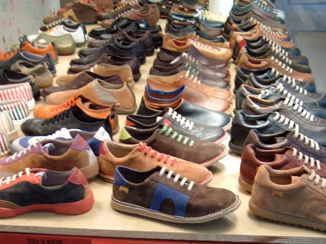 Comfortable Footwear for Nurses: 16 Shoe Picks Recommended