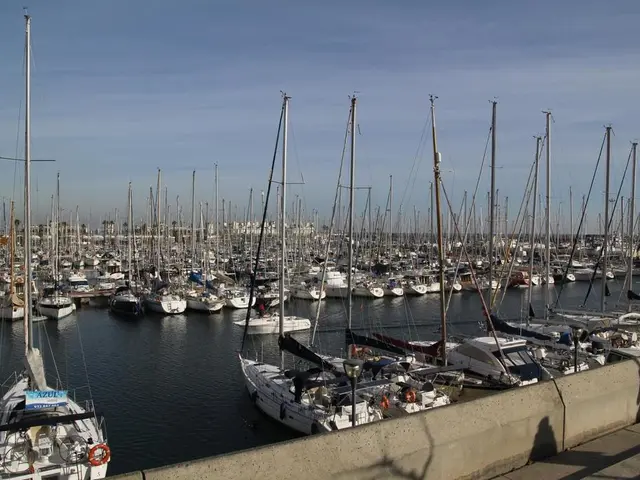 Mini Explorer Yacht Excursion Aboard the Galeon 430 EXP: Step Aboard This Cutting-Edge Vessel