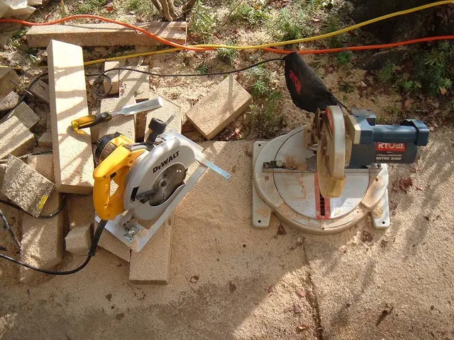 Efficiently cutting materials with a circular saw: 14 valuable hints and clever techniques